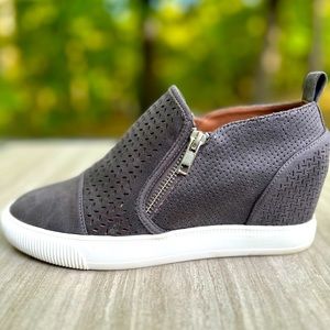 Dolce Vita Zip Bootie size 8